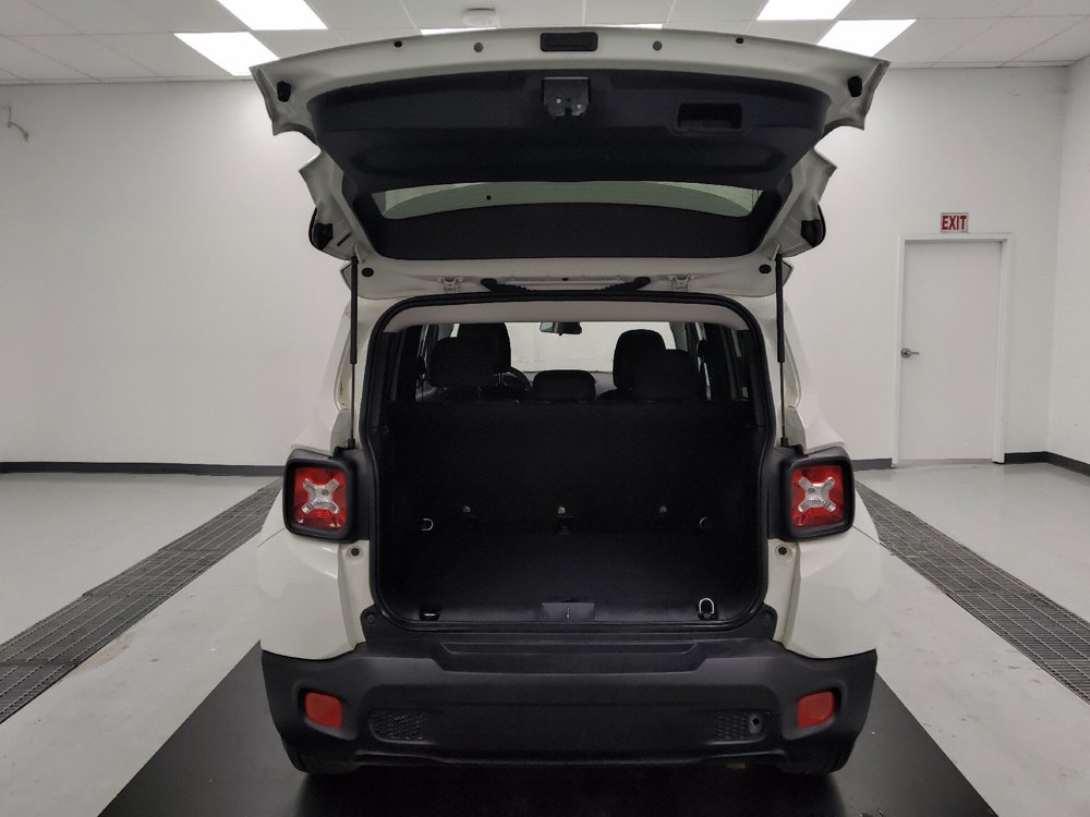 Used 2017 Jeep Renegade Latitude FWD image 29