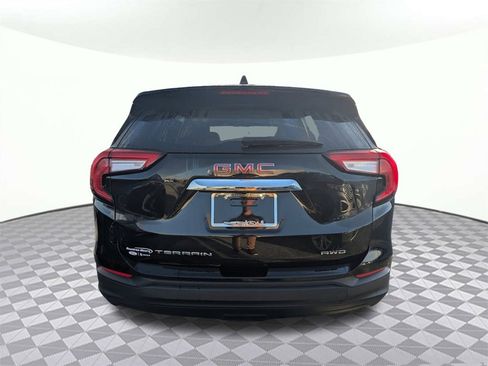 Used 2024 GMC Terrain SLE image 4