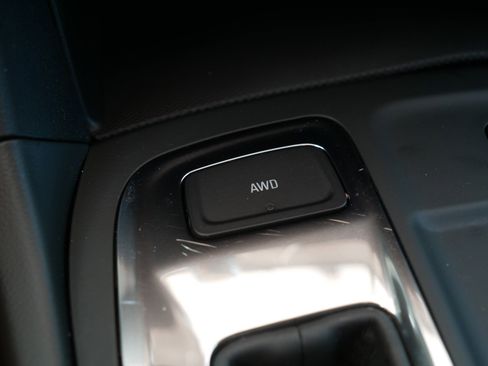 Used 2023 Chevrolet Equinox LT AWD/4WD image 32