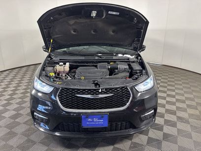 Used 2024 Chrysler Pacifica Touring-L