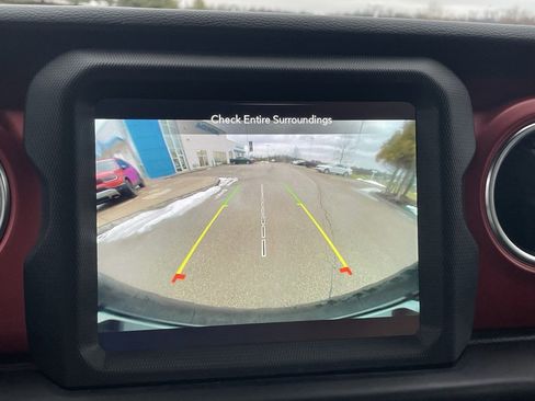 Used 2022 Jeep Wrangler Unlimited Rubicon w/ Cold Weather Group image 39