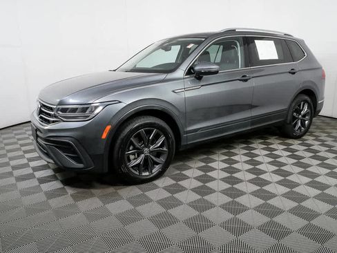 Certified 2023 Volkswagen Tiguan SE w/ Panoramic Sunroof Package FWD image 29