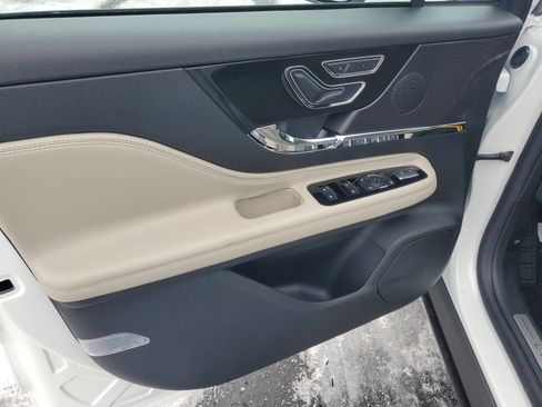 New 2026 Lincoln Corsair Premiere image 8