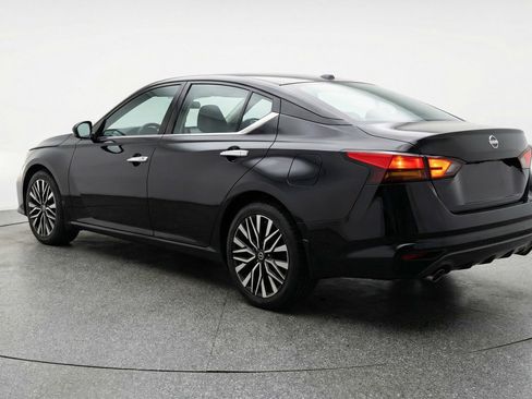 Used 2025 Nissan Altima 2.5 SV image 5