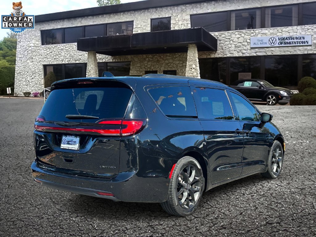 Used 2025 Chrysler Pacifica Limited FWD image 5