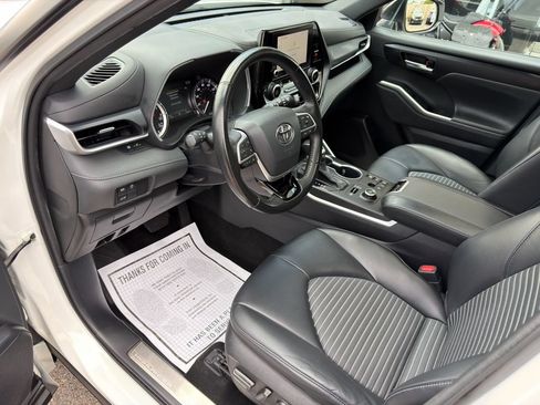 Used 2023 Toyota Highlander XSE AWD/4WD image 16