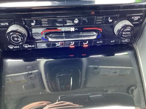 Certified 2023 Jeep Grand Cherokee Limited image 32