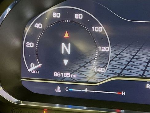 Used 2022 GMC Yukon XL SLT w/ SLT Luxury Package image 15