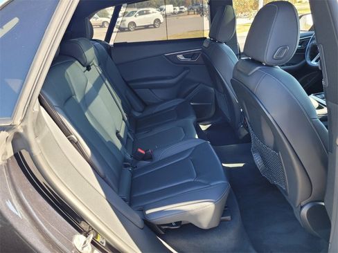 Used 2019 Audi Q8 Prestige image 12