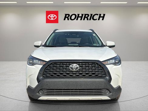Used 2023 Toyota Corolla Cross LE image 2