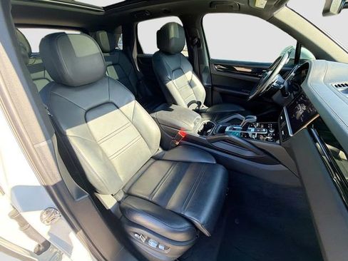 Used 2019 Porsche Cayenne S image 17