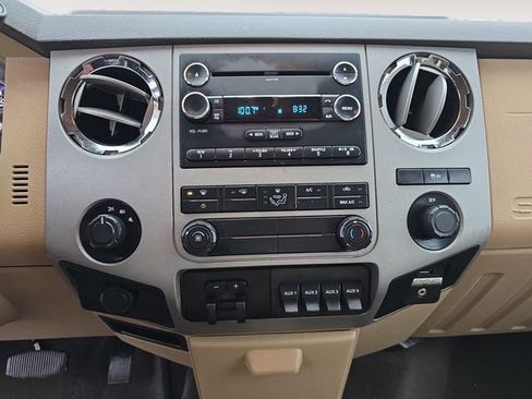 Used 2015 Ford F250 XLT w/ XLT Premium Package image 10