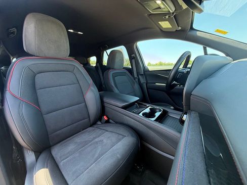 Used 2025 Chevrolet Blazer EV RS AWD/4WD image 32