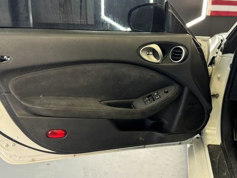 Used 2010 Nissan 370Z Touring w/ Sport Pkg image 11