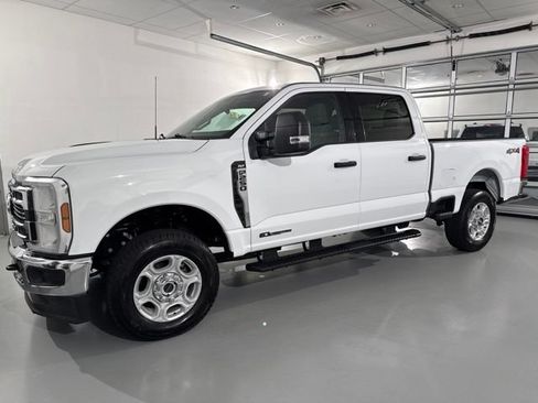 Used 2025 Ford F250 XLT AWD/4WD image 4
