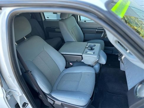 Used 2011 Ford F350 XLT w/ XLT Interior Pkg image 24