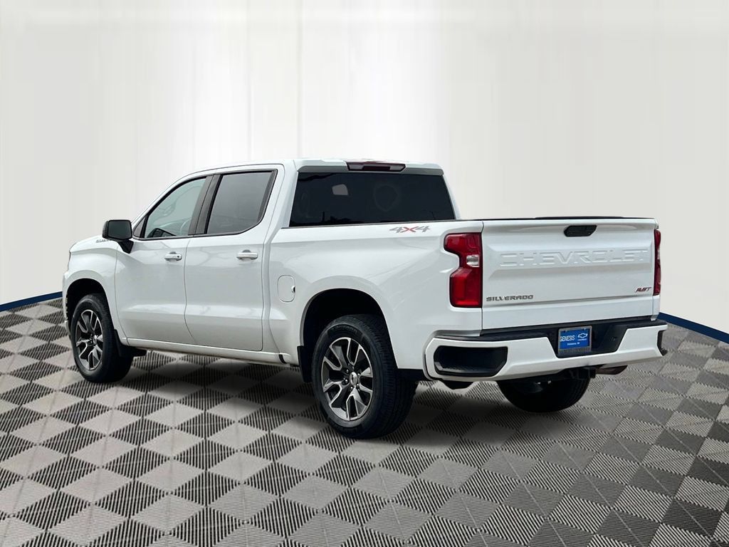Used 2020 Chevrolet Silverado 1500 RST w/ RST Value Package AWD/4WD image 3