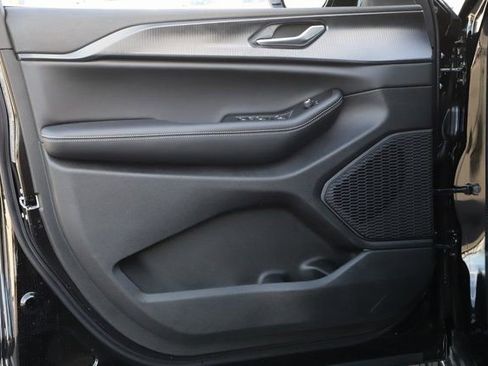 New 2025 Jeep Grand Cherokee Altitude AWD/4WD image 14