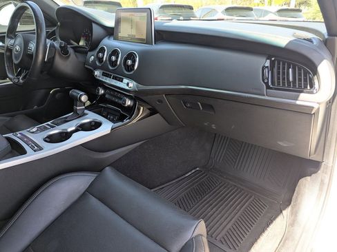 Used 2020 Kia Stinger GT1 image 10