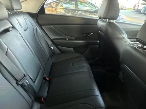 Used 2022 Hyundai Elantra Limited FWD image 5