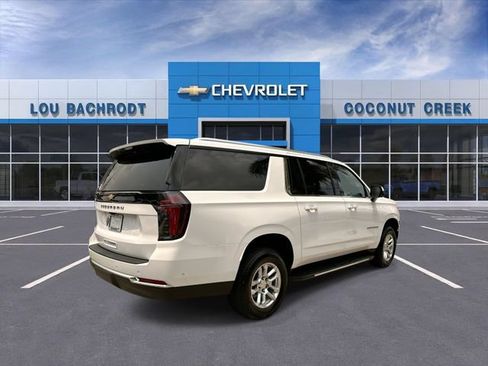 Used 2026 Chevrolet Suburban LS RWD image 8