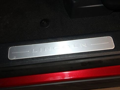 Used 2025 Lincoln Aviator AWD image 7