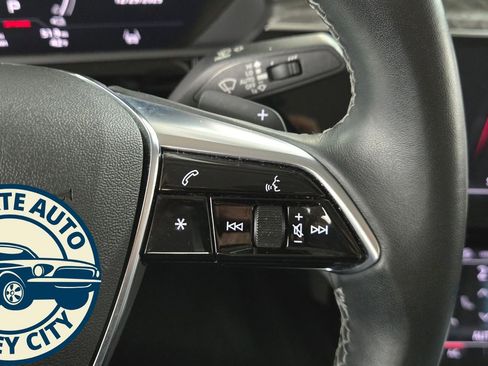 Used 2022 Audi e-tron Premium w/ Convenience Plus Package image 18