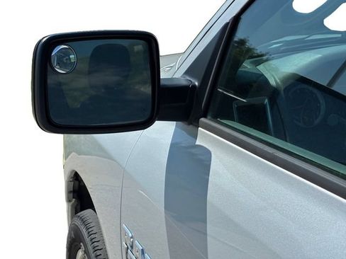 Used 2015 RAM 1500 Classic SLT AWD/4WD image 10