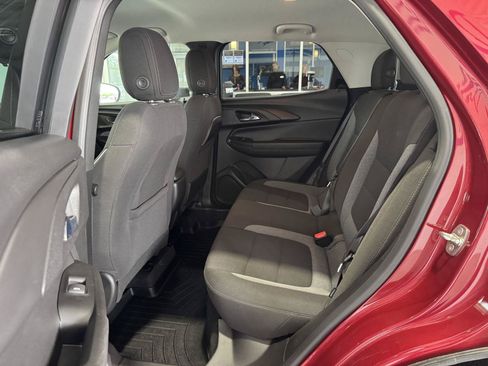 Used 2021 Chevrolet TrailBlazer LT w/ Driver Confidence Package FWD image 8