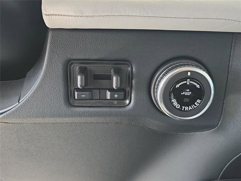 New 2025 Lincoln Navigator L Black Label w/ Black Label Special Edition image 21