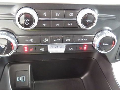 Certified 2022 Ford F150 XLT w/ Equipment Group 302A High image 19