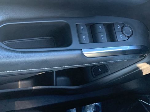 Used 2025 Chevrolet Traverse LT image 23