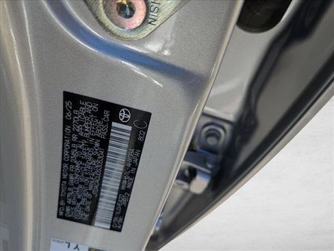 Certified 2025 Toyota Prius Plug-In Hybrid image 23