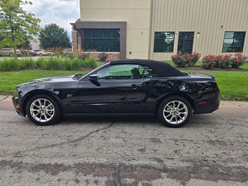 Used 2010 Ford Mustang GT Premium RWD image 13