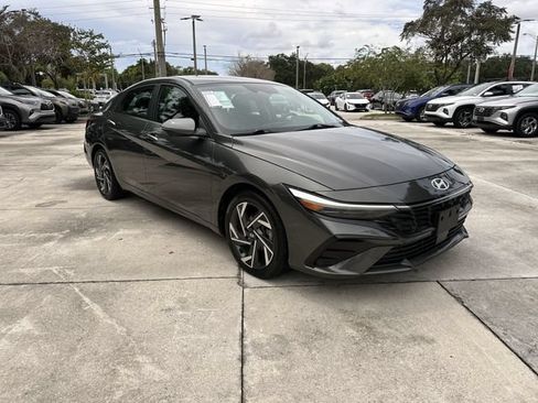 Used 2024 Hyundai Elantra Limited FWD image 16