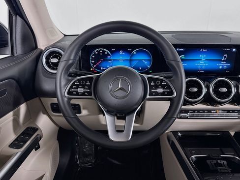 Used 2022 Mercedes-Benz GLB 250 image 4