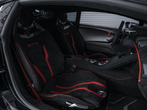 Used 2024 Lamborghini Huracan STO RWD image 33