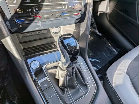 New 2026 Volkswagen Taos SE image 16
