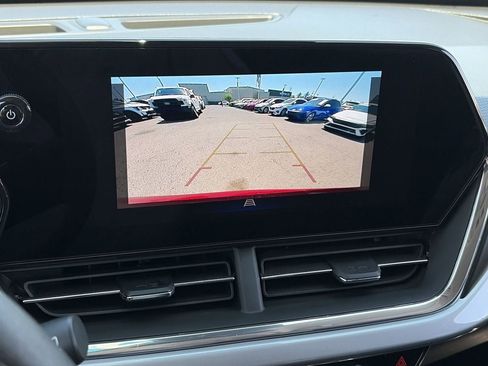 Used 2025 Chevrolet Trax LT w/ Sunroof Package FWD image 25