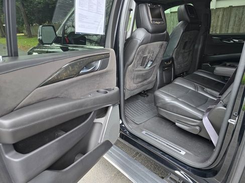 Used 2016 Cadillac Escalade ESV Platinum image 23