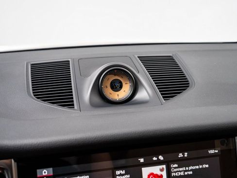 New 2026 Porsche Macan image 16