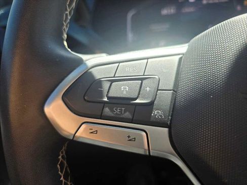 Used 2022 Volkswagen Taos SEL w/ Panoramic Sunroof Package image 33