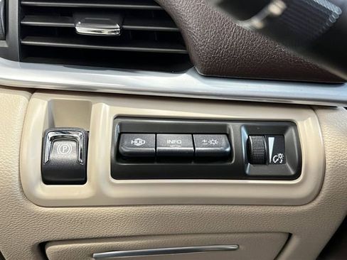 Used 2013 Cadillac XTS Premium AWD/4WD image 17