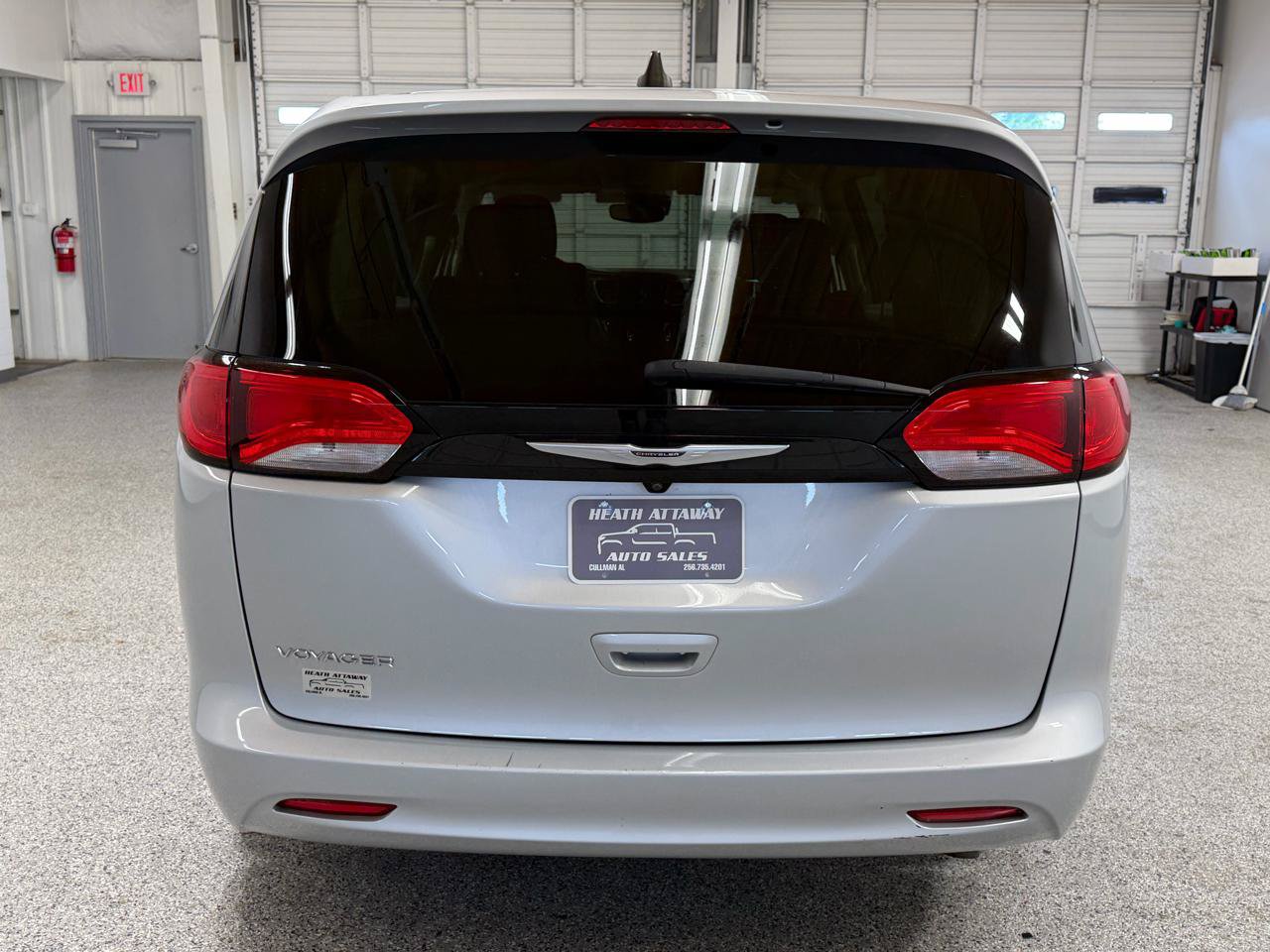 Used 2023 Chrysler Voyager LX FWD image 3