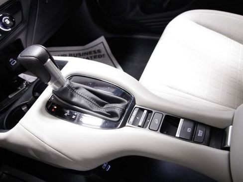 Certified 2024 Honda HR-V LX image 28