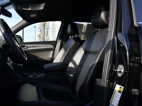 Used 2022 Volkswagen Atlas Cross Sport SE image 13