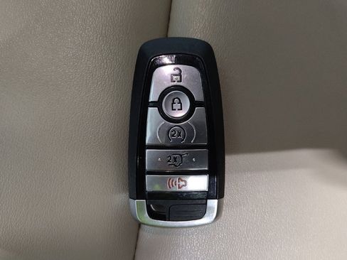 Used 2023 Ford Explorer XLT w/ Equipment Group 202A AWD/4WD image 32