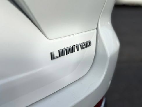 Used 2024 Jeep Grand Cherokee Limited AWD/4WD image 20