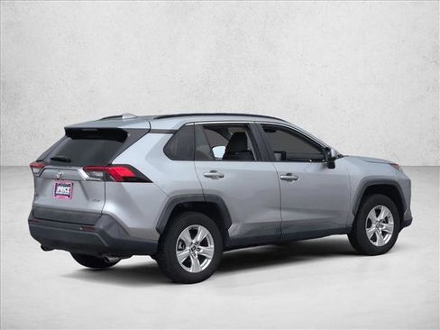 Used 2021 Toyota RAV4 XLE FWD image 5