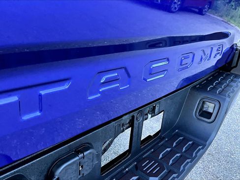 Certified 2023 Toyota Tacoma TRD Sport w/ TRD Premium Sport Package AWD/4WD image 10
